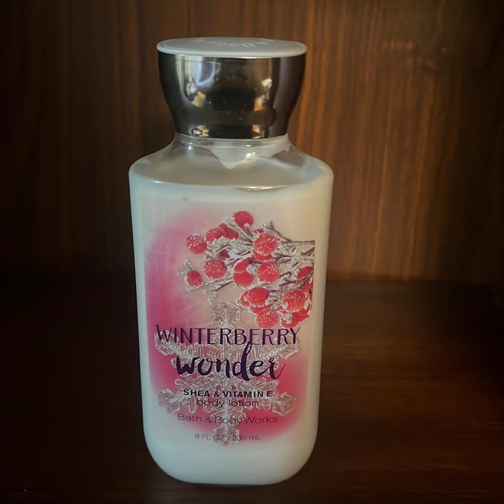 Bath and Body Works Body Lotion: Winterberry Wonder